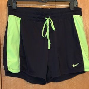 Nike full cut athletic shorts MEDIUM 4.5” inseam black elastic drawstring EUC